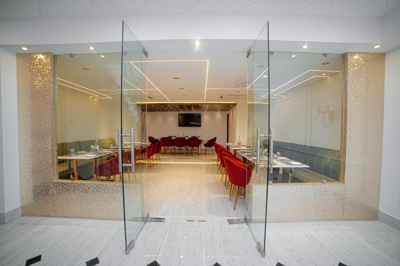 होटल Pearl Courtyard 4*